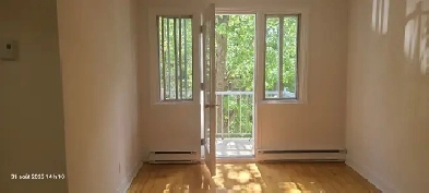 Ahuntsic beau 5 1/2 haut Duplex rénové promenades Fleury Image# 1