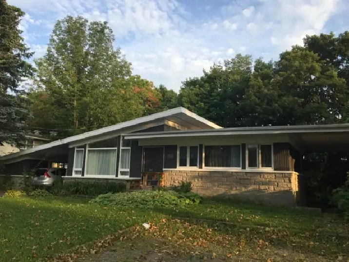 GRANDE MAISON A LOUER (BI-GENERATION, RENTABLE, GARDERIE) AU SOU