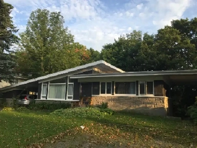 GRANDE MAISON A LOUER (BI-GENERATION, RENTABLE, GARDERIE) AU SOU