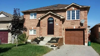 BEAUTIFUL 3 BDRM MAIN FLOOR HOME. MAPLEVIEW & STUNDEN $2,295 Image# 1