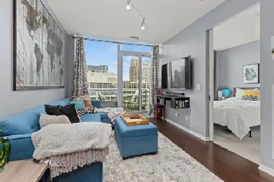 Modern Fort York Blvd 1 or 2-Bedroom Condo Image# 1