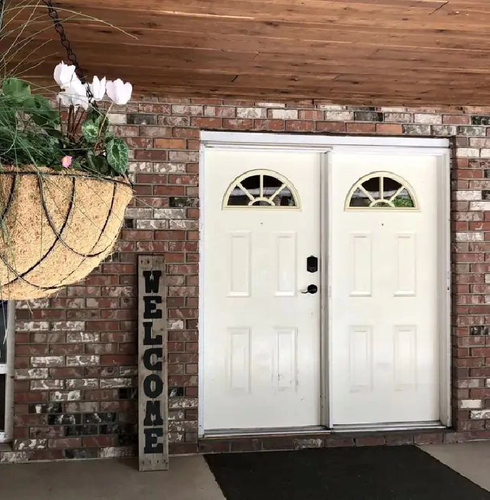 Bedroom for Rent – Peaceful Acreage Living (Working Women Only)