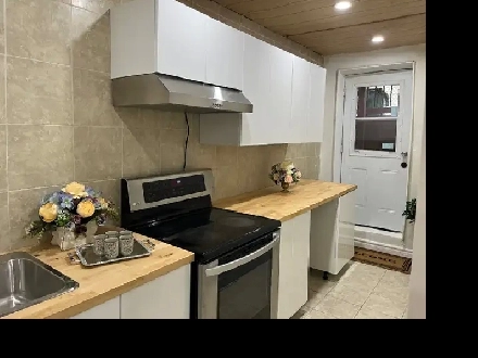 BEAUTIFUL ROOM IN FULLY RENOVATED HOUSE ON BATHURST STREET Image# 1