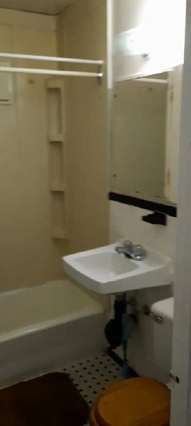 3 and half apartment for rent $900 a month. Available now Image# 1