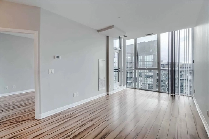 New Reno: 1 1 Condo w/ Parking near Square One | Pool&Gym