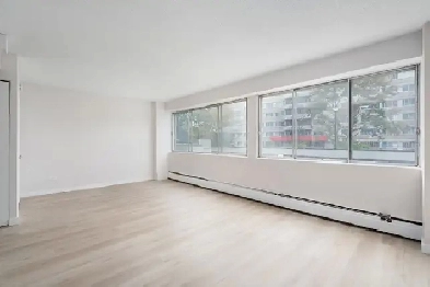 Take Over Lease – Newly Renovated Studio (2 ½) – Furniture Ready Image# 1