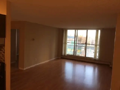 Bright and open 1 bed 1 bath condo with underground parking Image# 1