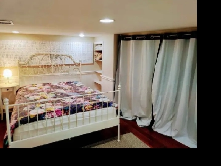 Cozy Queen Room in shared house, East Hamilton Image# 1