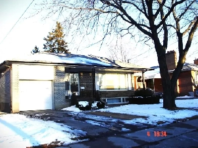 Furnished room on main floor in house near Yonge/Finch Subway Image# 1