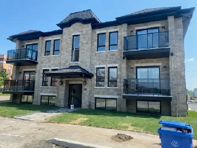 4.5 A LAVAL TRÈS LUXUEUX ET TRANQUILLE