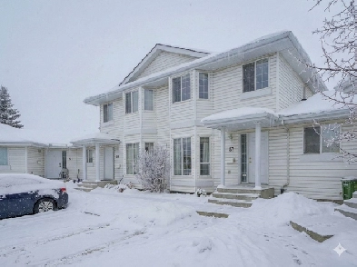 Stunning 3 bedroom townhouse w/ dbl Parking. Silverberry YEG Image# 2