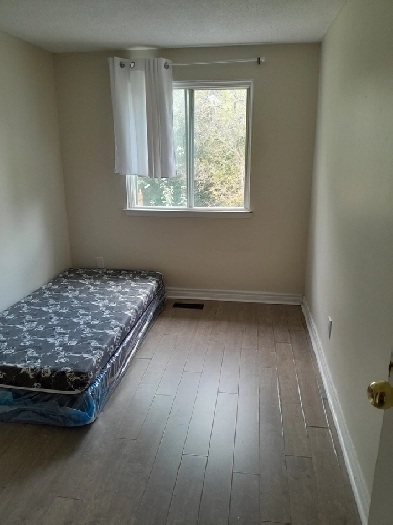 single private room upstairs Scarborough/700 Image# 1