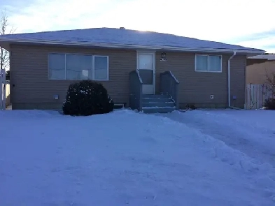 Spacious 3-Bed, 1-Bath Home w/ Garage Image# 1