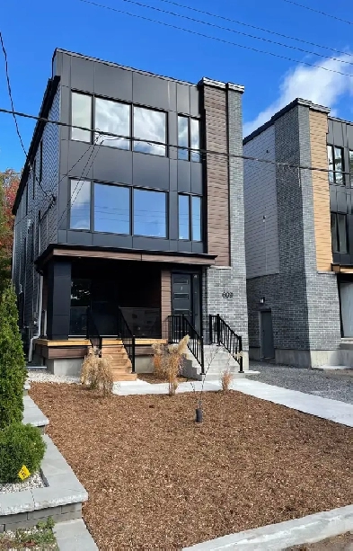 Hampton Park 2 bedroom Apt -parking Image# 7