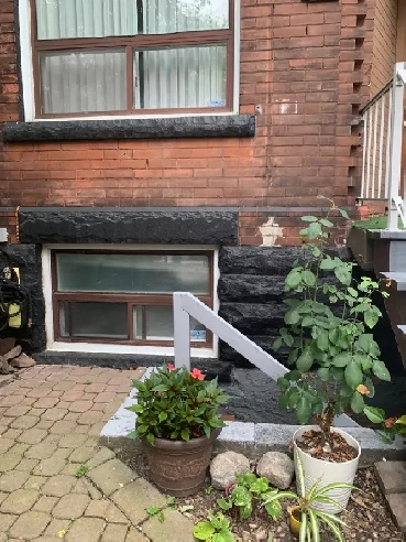 BRIGHT ONE BEDROOM BASEMENT APT Image# 1