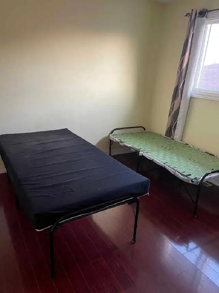 MASTER BEDROOM ( UPPER LEVEL) RENT IMMEDIATELY IN MALTON