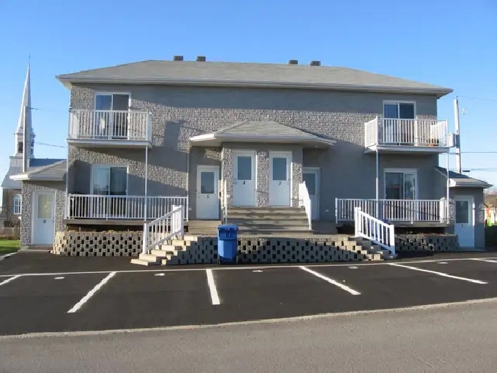 Grand 4½ – Ste-Marguerite 735.00 $/mois (n.c., n.e., déneigé)