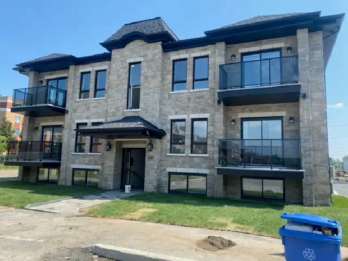 4.5 A LAVAL TRÈS LUXUEUX ET TRANQUILLE!