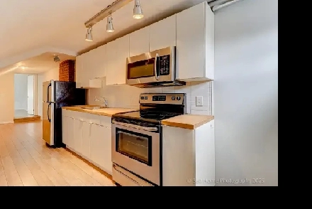 Bright 3rd Floor Apartment for Rent – Bathurst & Dupont Image# 1