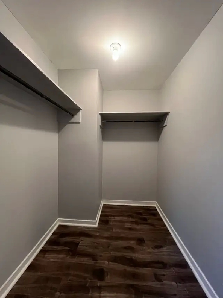 7 Bennett AveUnit 5 & 6 - One Bed with Washer/Dryer & Parking