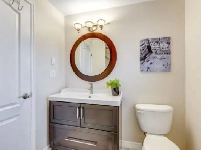 private room for girl near sheriden Image# 1