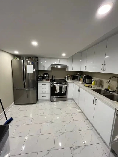 SHARED ROOM AVAILABLE IN MISSISSAUGA PRIME LOCATION Image# 1