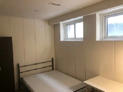 BEAUTIFUL ROOM NORTH YORK BATHURST AND STEELES NEAR GROCERY/BUS Image# 1