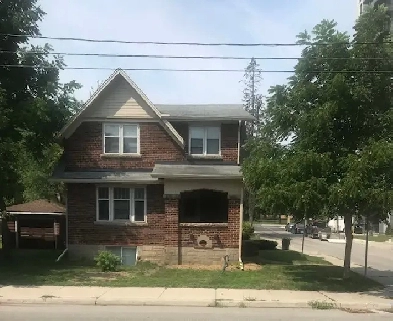 3 furnished male stdnt rms in 6 bedrm house May 1st for 12 mnths Image# 1