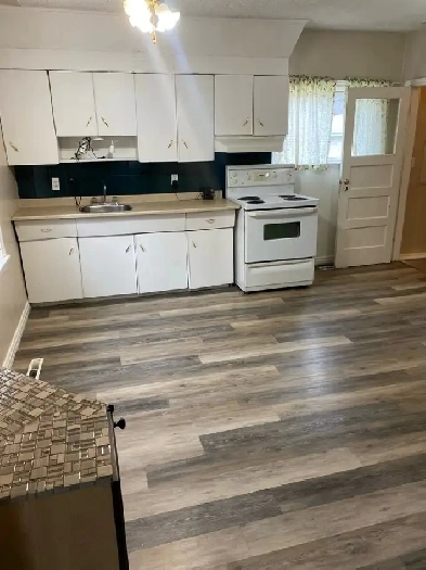 3 bedroom house Delton Area 2 Bathtoom with Suite Image# 1