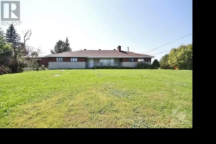 Luxury 3 Bedroom House for rent in Manotick Image# 1