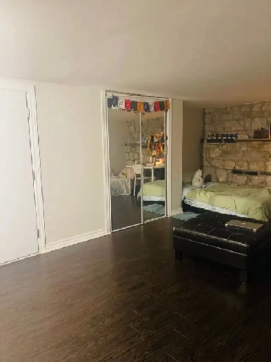 room for rent for a girl Image# 1