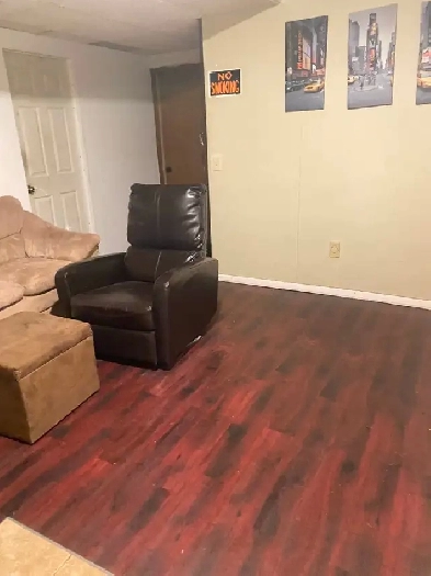 5 min walk to Whitehorn Ctrain/ 15 min Downtown/ near Airport Image# 1