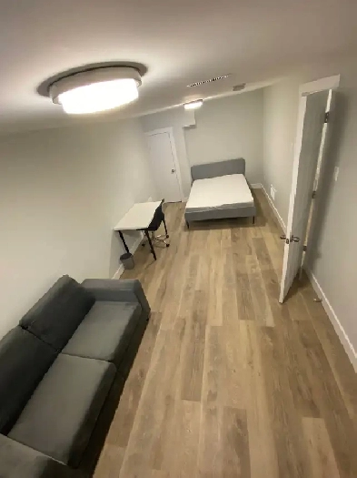 HUGE BEDROOM FOR RENT IN LUXURY STUDENT RENTAL NEAR CARLETON U! Image# 10