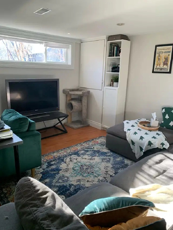~~ Port Credit Lakeshore area awesome basement! ~~