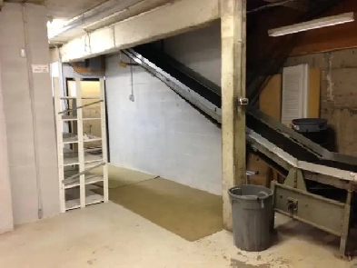 Entrepôt a louer dans Rosemont Image# 2