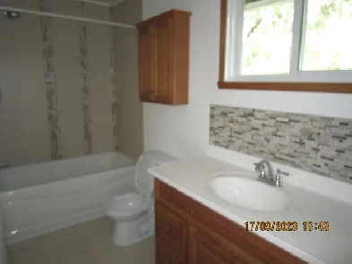 Maisons très ensoleiller a louer avec garage dans un Quartier tr Image# 1