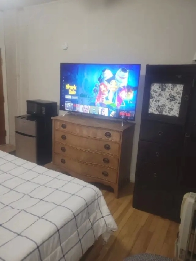 ONE MONTH OF RENT FREE!EFFECTIVE RENT IS ONLY $1283/MONTH. Image# 1