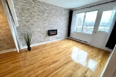 superbe 3 1/2 très propre situé à 200m du métro Joliette ! Image# 1