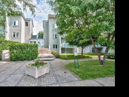 Grand condo unique de 700 pi/carré