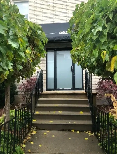 Bright 1-Bedroom Walk Up Apartment – Quiet & Well Located! Image# 1