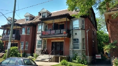 1 Bedroom Sandy Hill Apartment for Rent (92 Blackburn Ave) Image# 5