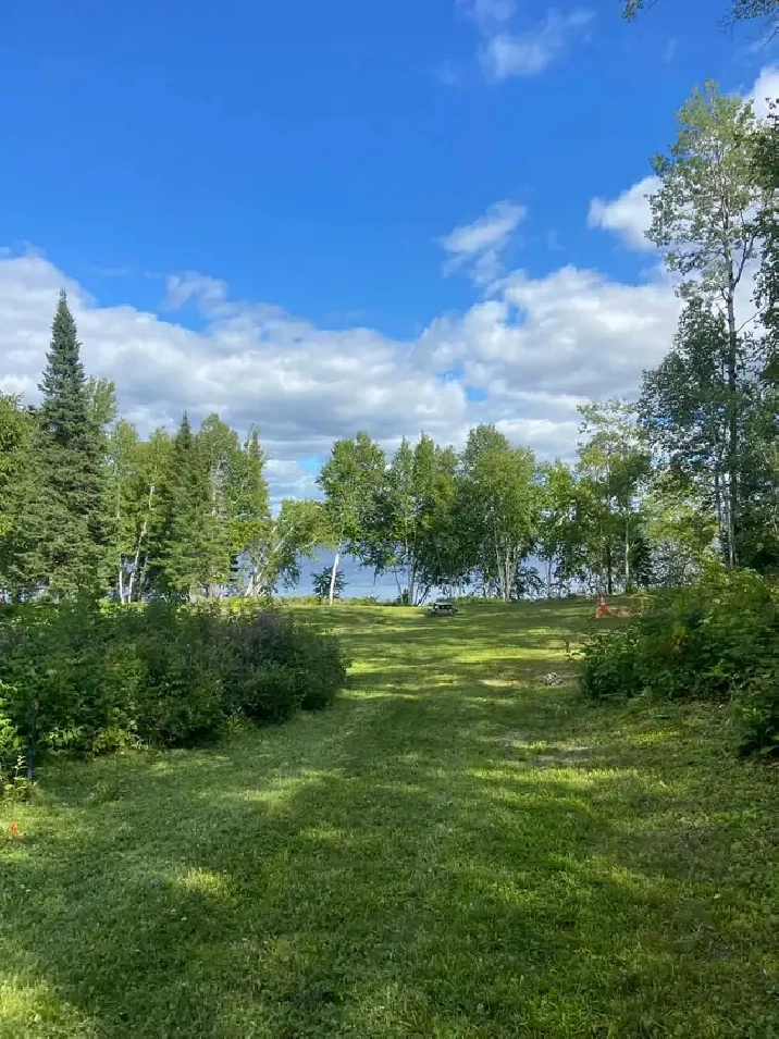 Terrain bord de l’eau