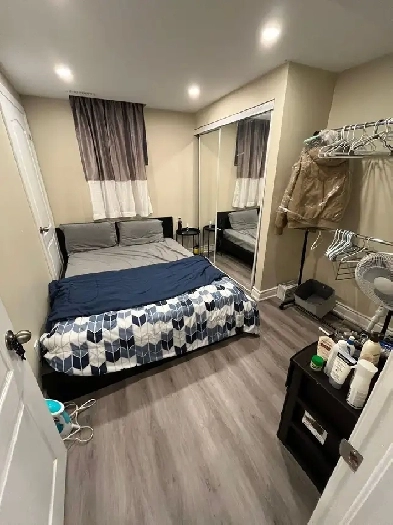 FURNISHED  SHARED ROOM AVAILABLE IN MISSISSAUGA NEAR SQUARE ONE Image# 1