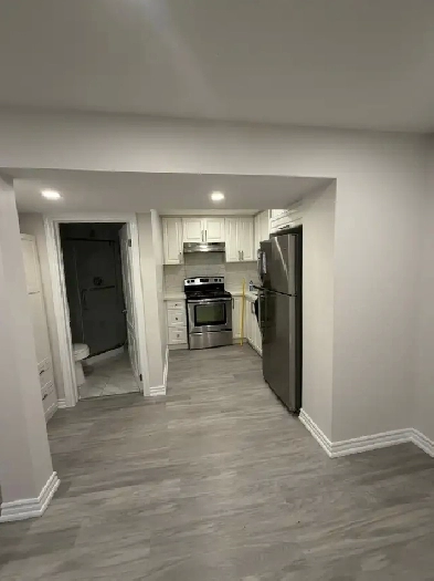 1 BHK Basement (Freshly Painted) in Duffin Heights Pickering Image# 1
