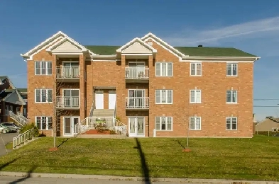 Grand 4 1/2 au 1219 rue Brulotte Image# 1