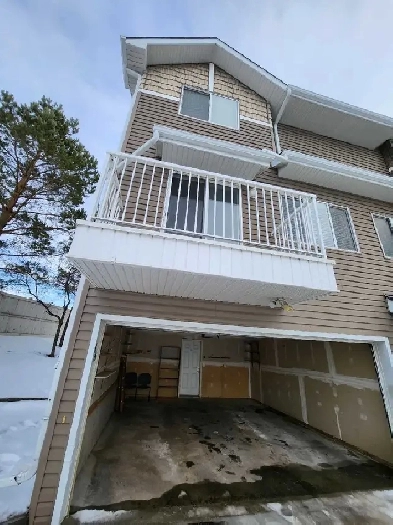 RENT: Terwilliger Towne:  3075 Trelle Crescent NW Townhouse Image# 1