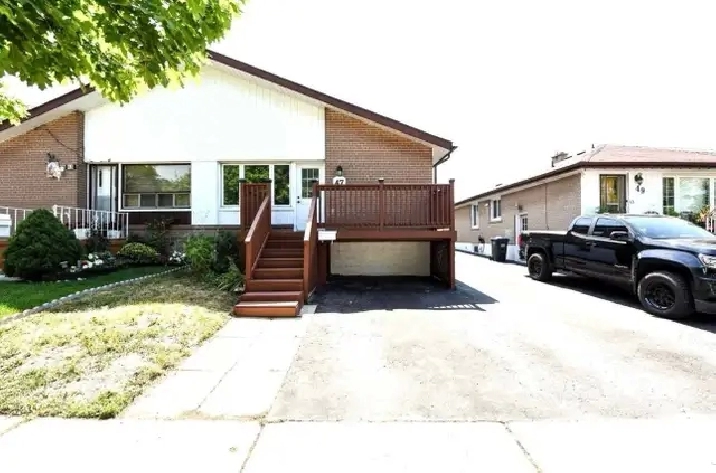 HOME FOR RENT IN DOWNTOWN BRAMPTON