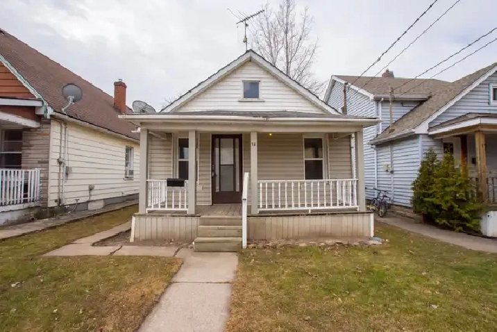 Charming 2 Bedroom House in Welland!
