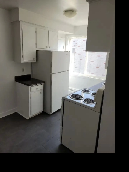 Lasalle Grand 3 ½ disponible pour mars. Image# 1