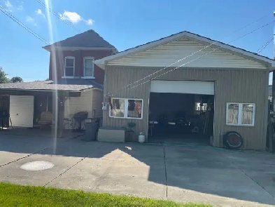 House with large shop for sale Stratford